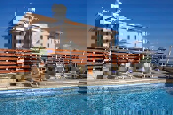 Hill View Restaurant & Apartments