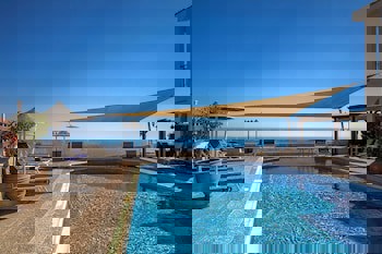 Hill View Restaurant & Apartments