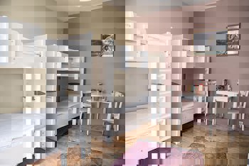 Cheers Midtown Hostel