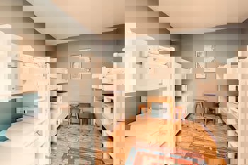 Cheers Midtown Hostel