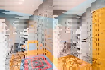 Cheers Midtown Hostel