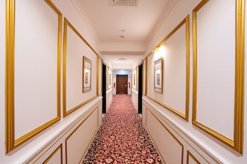 The Luxe Avenue Hotel