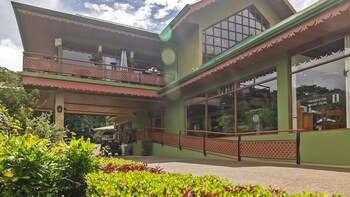 Ficus Sunset Suites