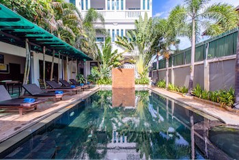 Central Night Hotel