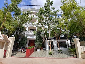 Central Night Hotel