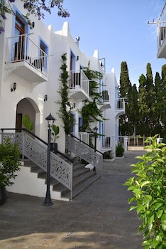 Manuela Hotel