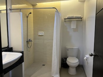 Circle Inn - Iloilo City Center