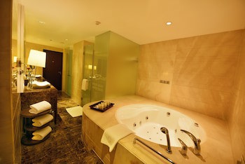 Crowne Plaza Kochi, An Ihg Hotel