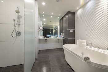 Ramada Encore By Wyndham Guadalajara Sur