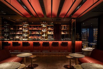 11 Mirrors Design Hotel