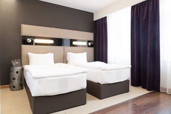 11 Mirrors Design Hotel