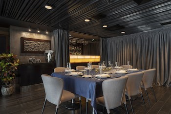 11 Mirrors Design Hotel