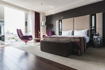 11 Mirrors Design Hotel
