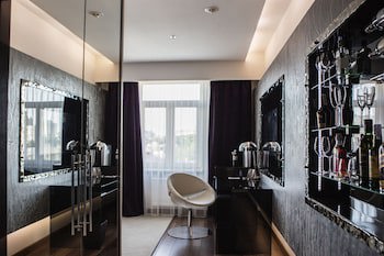 11 Mirrors Design Hotel