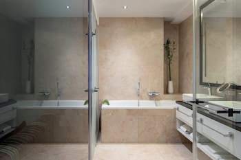 11 Mirrors Design Hotel
