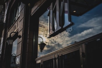 11 Mirrors Design Hotel