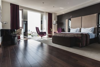 11 Mirrors Design Hotel