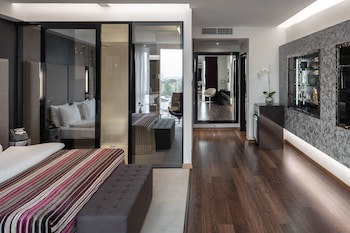 11 Mirrors Design Hotel