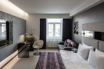 11 Mirrors Design Hotel