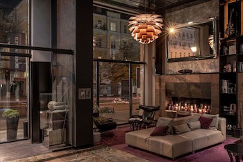 11 Mirrors Design Hotel