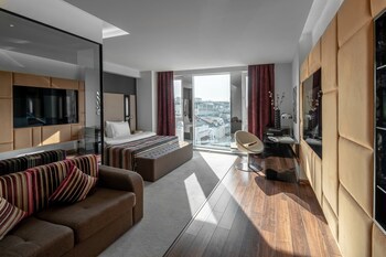 11 Mirrors Design Hotel