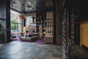 11 Mirrors Design Hotel