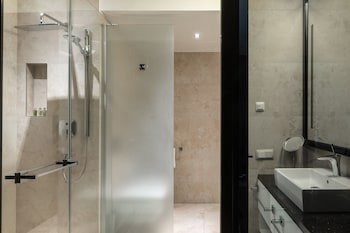 11 Mirrors Design Hotel
