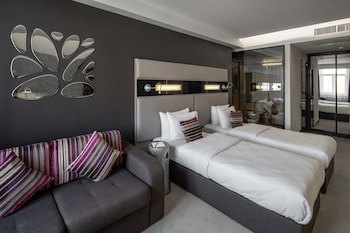 11 Mirrors Design Hotel