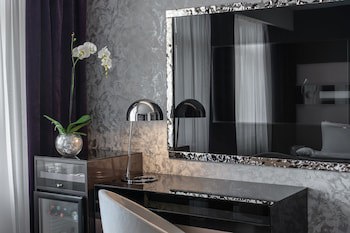 11 Mirrors Design Hotel