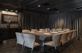 11 Mirrors Design Hotel