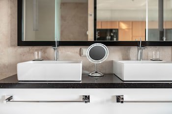 11 Mirrors Design Hotel