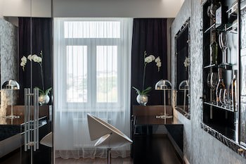 11 Mirrors Design Hotel