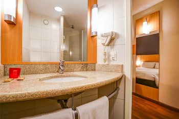Ibis Vitoria Praia De Camburi