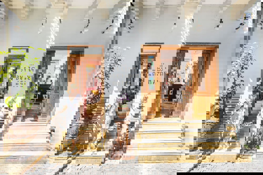 The Elliot - Adults only