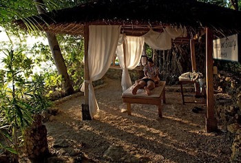 Easy Diving And Beach Resort