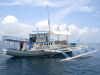 Easy Diving And Beach Resort
