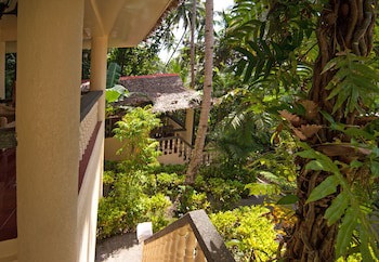Easy Diving And Beach Resort