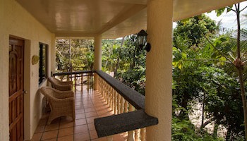 Easy Diving And Beach Resort