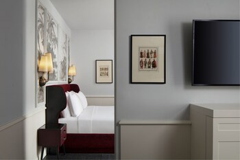 Adahan Decamondo Pera, Autograph Collection