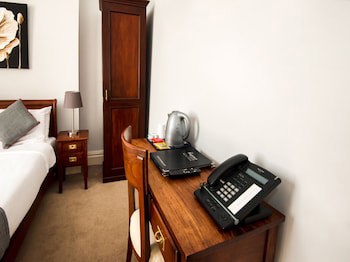 Oyo The Regency, Clifton Bristol