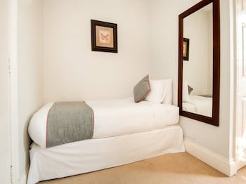 Oyo The Regency, Clifton Bristol