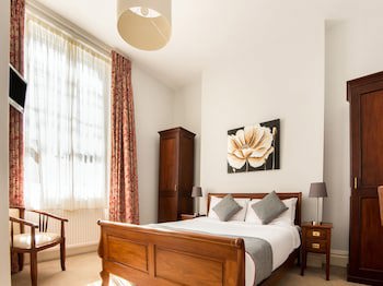 Oyo The Regency, Clifton Bristol