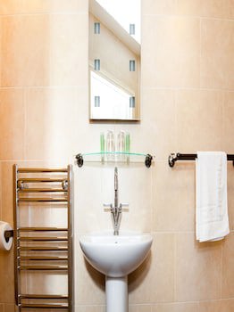 Oyo The Regency, Clifton Bristol