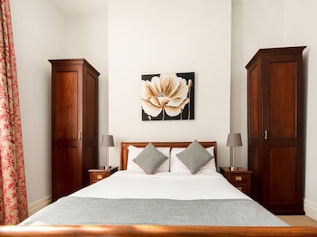 Oyo The Regency, Clifton Bristol