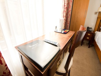 Oyo The Regency, Clifton Bristol
