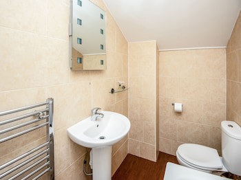 Oyo The Regency, Clifton Bristol