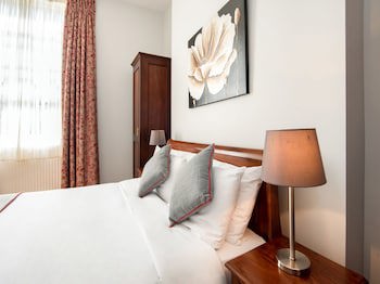 Oyo The Regency, Clifton Bristol