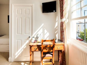 Oyo The Regency, Clifton Bristol