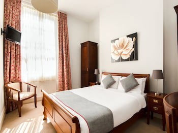 Oyo The Regency, Clifton Bristol