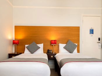 Oyo The Regency, Clifton Bristol